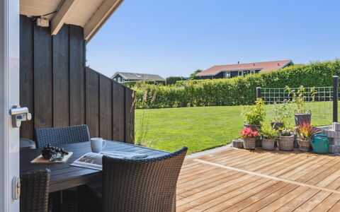 Enida - 350M to the Fjord: Bois, Parquet, Plate-Forme, Porche, Dur, Meubles, Ombre, Mobilier De Jardin, Planche, Tache De Bois