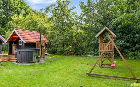 Diderik - 30Km from the Sea: Toit, Maison, Domicile, Chalet, Porte, Siding, Plate-Forme, Porche, Planche, Dur
