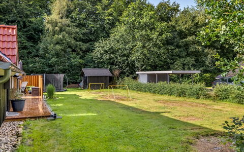 Diderik - 30Km from the Sea: Arbre, Herbe, Arbuste, Maison, Jardin, Chalet, Domicile, Zone Rurale, Toit