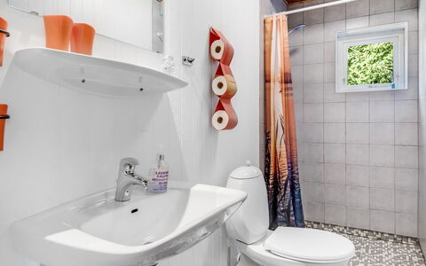 Berner - 30Km from the Sea: Luminaire Plomberie, Design Intérieur, Salle De Bains, Sol, Siège De Toilette, Toilette, Évier, Sol, Lavabo, Plomberie