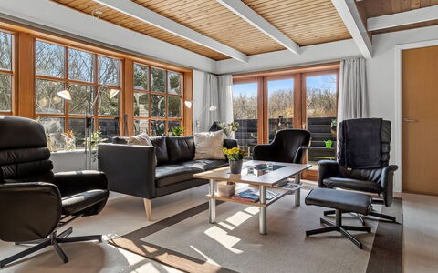 Berner - 30Km from the Sea: Meubles, Design Intérieur, Sol, Bois, Canapé, Sol, Plafond, Salon, Chaise, Pièce
