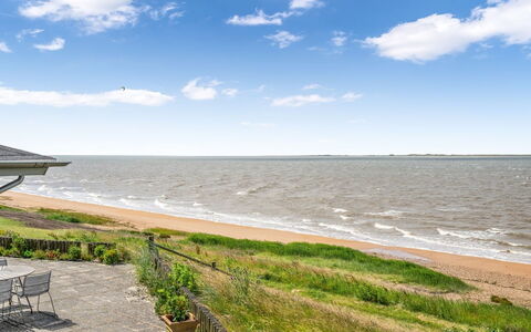 Evamaria - 10M from the Sea: Bois, Toit, Architecture, Domicile, Maison, Chalet, Siding, Dur, Pente, Biens
