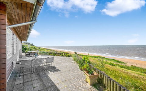 Evamaria - 10M from the Sea: Bois, Toit, Architecture, Domicile, Maison, Chalet, Siding, Dur, Pente, Biens