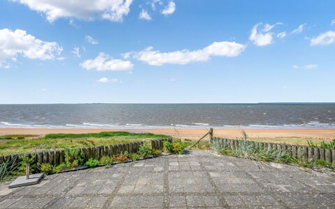 Evamaria - 10M from the Sea: Bois, Toit, Architecture, Domicile, Maison, Chalet, Siding, Dur, Pente, Biens