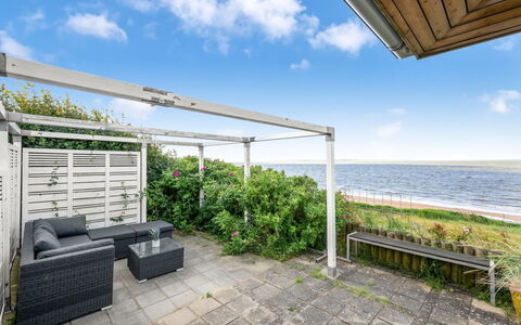 Evamaria - 10M from the Sea: Bois, Toit, Architecture, Domicile, Maison, Chalet, Siding, Dur, Pente, Biens