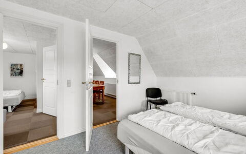 Darleen - 850M to the Fjord: Meubles, Design Intérieur, Sol, Bois, Sol, Pièce, Salon, Canapé, Éclairage, Table