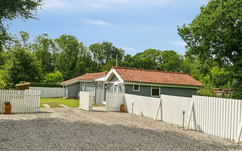 Salvina - 300M from the Sea: Toit, Maison, Domicile, Chalet, Porte, Siding, Plate-Forme, Porche, Planche, Dur