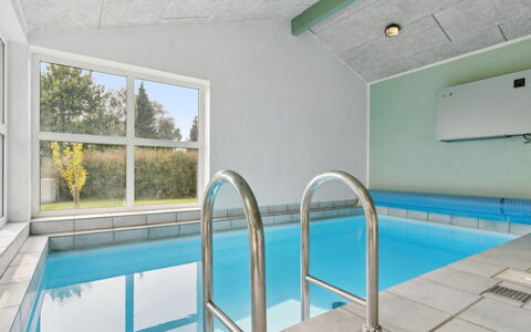 Svenn - 300M from the Sea: Toit, Maison, Domicile, Chalet, Siding, Biens, Allée, Batiments Jardin, Cour, Cabanon