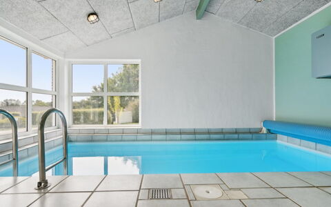 Svenn - 300M from the Sea: Toit, Maison, Domicile, Chalet, Siding, Biens, Allée, Batiments Jardin, Cour, Cabanon