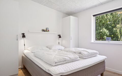 Gertraude - 800M from the Sea: Plafond, Design Intérieur, Chambre, Sol, Pièce, Sol, Lit, Cadre De Lit, Appartement, Literie