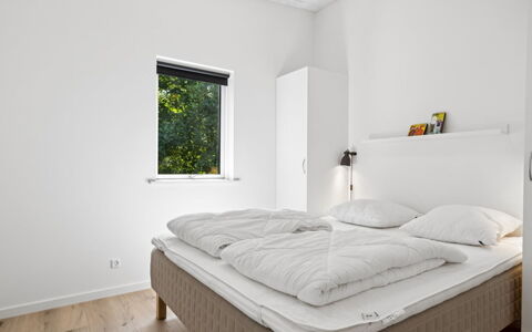 Gertraude - 800M from the Sea: Lit, Chambre, Mur, Design Intérieur, Literie, Drap De Lit, Plafond, Bois, Sol, Sol