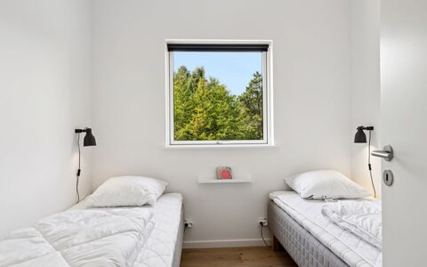 Gertraude - 800M from the Sea: Chambre, Lit, Literie, Cadre De Lit, Plafond, Drap De Lit, Dortoir, Matelas
