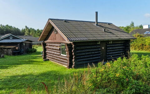 Barni - 7Km from the Sea: Maison, Toit, Domicile, Chalet, Cabanon, Batiments Jardin, Siding, Cour, Cabane En Rondins, Cabane