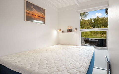 Soeren - 300M from the Sea: Chambre, Lit, Drap De Lit, Literie, Design Intérieur, Linge, Sol, Sol, Plafond, Pièce