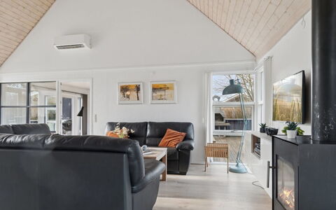 Soeren - 300M from the Sea: Bois, Plafond, Sol, Sol, Design Intérieur, Meubles, Domicile, Salon, Canapé