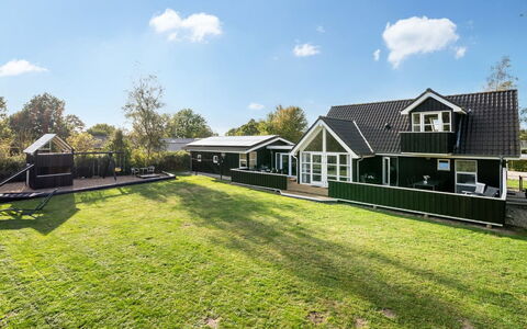 Soeren - 300M from the Sea: Bois, Domicile, Porche, Plate-Forme, Dur, Toit, Tache De Bois, Parquet, Eco Hôtel