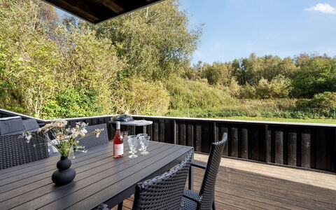 Soeren - 300M from the Sea: Bois, Domicile, Porche, Plate-Forme, Dur, Toit, Tache De Bois, Parquet, Eco Hôtel