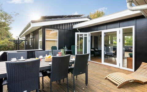 Soeren - 300M from the Sea: Bois, Domicile, Porche, Plate-Forme, Dur, Toit, Tache De Bois, Parquet, Eco Hôtel