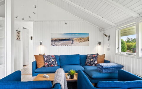 Lauha - 400M from the Sea: Bois, Canapé, Meubles, Design Intérieur, Domicile, Salon, Throw Pillow, Chalet, Pièce