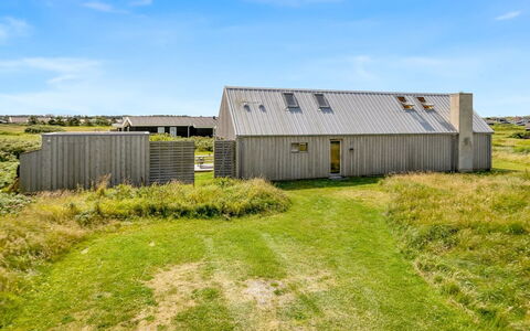 Onni - 250M from the Sea: Maison, Domicile, Toit, Zone Résidentielle, Chalet, Biens, Ferme, Pelouse, Aménagement Paysager, Siding