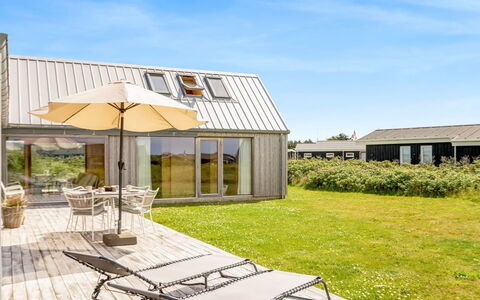 Onni - 250M from the Sea: Maison, Domicile, Toit, Zone Résidentielle, Chalet, Biens, Ferme, Pelouse, Aménagement Paysager, Siding