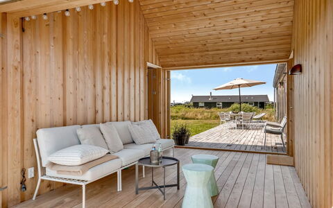Onni - 250M from the Sea: Maison, Domicile, Toit, Zone Résidentielle, Chalet, Biens, Ferme, Pelouse, Aménagement Paysager, Siding