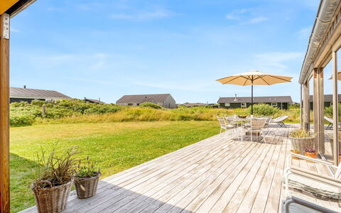 Onni - 250M from the Sea: Maison, Domicile, Toit, Zone Résidentielle, Chalet, Biens, Ferme, Pelouse, Aménagement Paysager, Siding