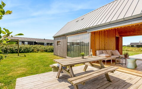 Onni - 250M from the Sea: Maison, Domicile, Toit, Zone Résidentielle, Chalet, Biens, Ferme, Pelouse, Aménagement Paysager, Siding