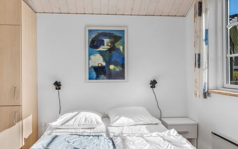 Winona - 600M from the Sea: Mur, Chambre, Design Intérieur, Bois, Lit, Plafond, Drap De Lit, Sol, Meubles, Pièce