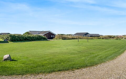 Winona - 600M from the Sea: Ciel, Herbe, Prairie, Plaine, Lot Terre, Zone Rurale, Pelouse, Couverture De Sol, Chalet