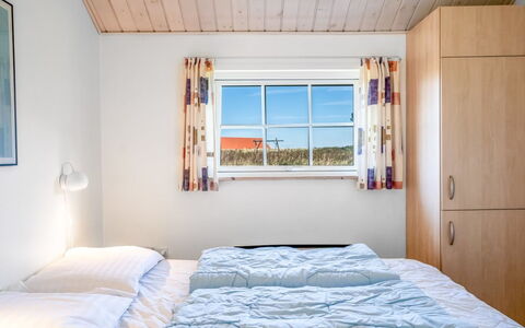 Winona - 600M from the Sea: Domicile, Chambre, Daylighting, Lit, Linge, Hôtel, Literie