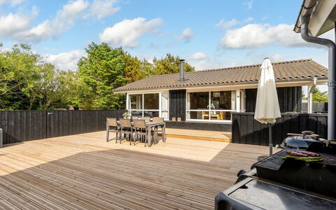 Ani - 700M from the Sea: Bois, Domicile, Porche, Plate-Forme, Dur, Toit, Tache De Bois, Parquet, Eco Hôtel