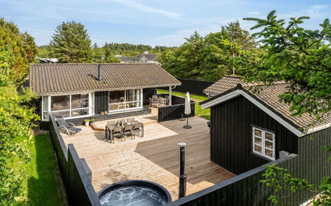 Ani - 700M from the Sea: Toit, Maison, Domicile, Chalet, Composite, Jardin, Arrière-Cour, Biens, Plate-Forme, Batiments Jardin