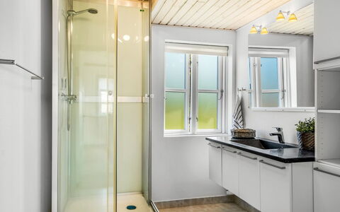 Ani - 700M from the Sea: Luminaire Plomberie, Salle De Bains, Design Intérieur, Sol, Plomberie, Sol, Douche, Porte De Douche, Porte, Robinet