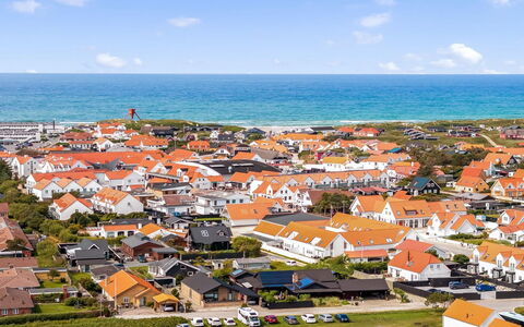 Ani - 700M from the Sea: Côte, Mer, Océan, Rive, Banlieue, Ville Resort, Plage, Baie, Stock Photographie