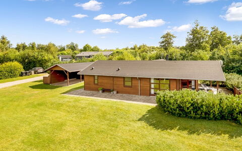 Yngve - 3.5Km from the Sea: Bleu, Arbuste, Chalet, Couverture De Sol, Jardin, Biens, Ombre, Aménagement Paysager, Ferme, Eco Hôtel