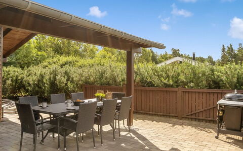 Yngve - 3.5Km from the Sea: Bleu, Arbuste, Chalet, Couverture De Sol, Jardin, Biens, Ombre, Aménagement Paysager, Ferme, Eco Hôtel