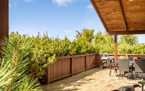 Yngve - 3.5Km from the Sea: Bleu, Arbuste, Chalet, Couverture De Sol, Jardin, Biens, Ombre, Aménagement Paysager, Ferme, Eco Hôtel