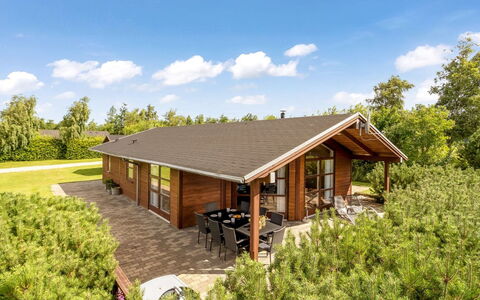 Yngve - 3.5Km from the Sea: Bleu, Arbuste, Chalet, Couverture De Sol, Jardin, Biens, Ombre, Aménagement Paysager, Ferme, Eco Hôtel