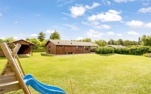 Yngve - 3.5Km from the Sea: Bleu, Arbuste, Chalet, Couverture De Sol, Jardin, Biens, Ombre, Aménagement Paysager, Ferme, Eco Hôtel