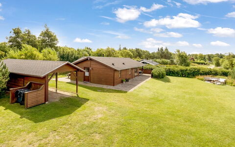 Yngve - 3.5Km from the Sea: Bleu, Arbuste, Chalet, Couverture De Sol, Jardin, Biens, Ombre, Aménagement Paysager, Ferme, Eco Hôtel
