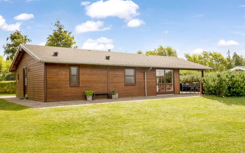 Yngve - 3.5Km from the Sea: Bleu, Arbuste, Chalet, Couverture De Sol, Jardin, Biens, Ombre, Aménagement Paysager, Ferme, Eco Hôtel