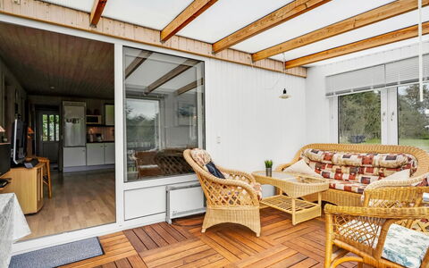 Gisella - 900M from the Sea: Bois, Sol, Sol, Design Intérieur, Meubles, Domicile, Plafond, Parquet, Porte, Porche
