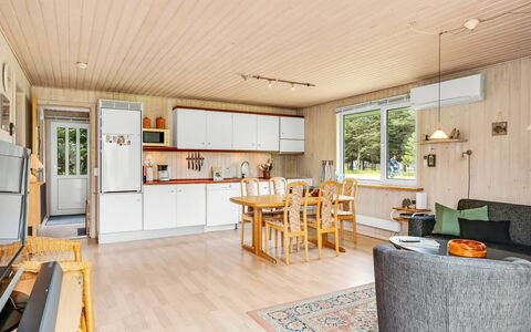 Gisella - 900M from the Sea: Bois, Plafond, Domicile, Meubles, Sol, Chalet, Pièce, Dur, Tache De Bois, Salon