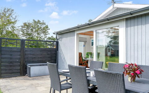 Gisella - 900M from the Sea: Bois, Porte, Domicile, Meubles, Chaise, Mobilier De Jardin, Ombre, Chalet, Siding, Porche