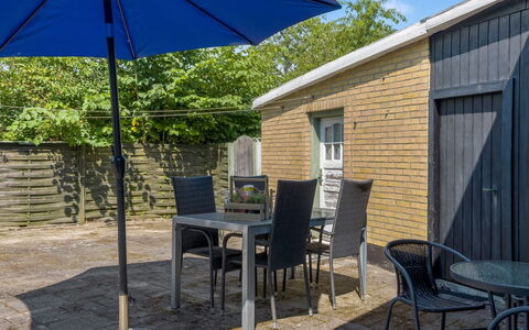 France - 5Km from the Sea: Meubles, Design Intérieur, Sol, Sol, Plafond, Pièce, Chaise, Table, Appartement, Table Cuisine Et Salle A Manger