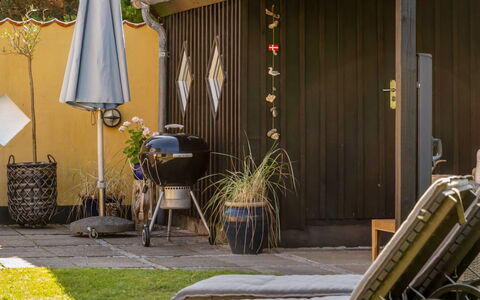 Kalevi - 300M from the Sea: Bleu, Piscine, Meubles, Mobilier De Jardin, Recours, Chaise, Ombre, Eco Hôtel, Pot De Fleur