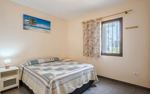 Costa del Silencio 603: Bois, Sol, Design Intérieur, Meubles, Sol, Chambre, Pièce, Lit, Appartement, Domicile