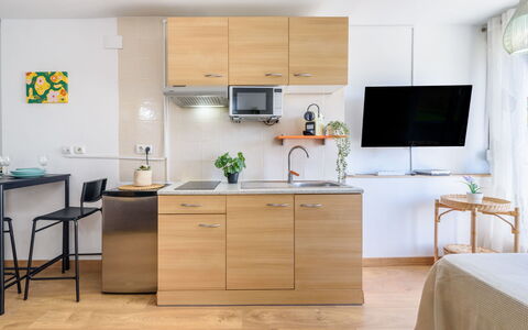Beach la Pineda: Meubles, Design Intérieur, Bois, Cabinetry, Sol, Sol, Pièce, Éclairage, Cuisine, Placard