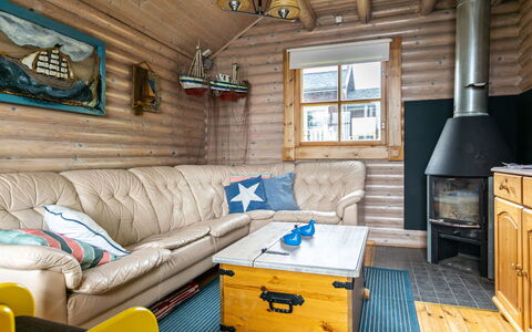 Villa Sirpia: Bois, Meubles, Domicile, Cabane En Rondins, Chalet, Pièce, Plafond, Tache De Bois, Salon, Dur